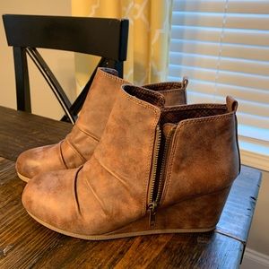 Maurices Wedges